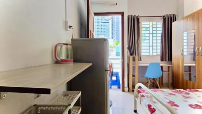 Doppelzimmer mit Balkon — Studio phong cách Nhật Trung Tâm Ẩm thực-Mua sắm và giải trí Q1- Giá ưu đãi